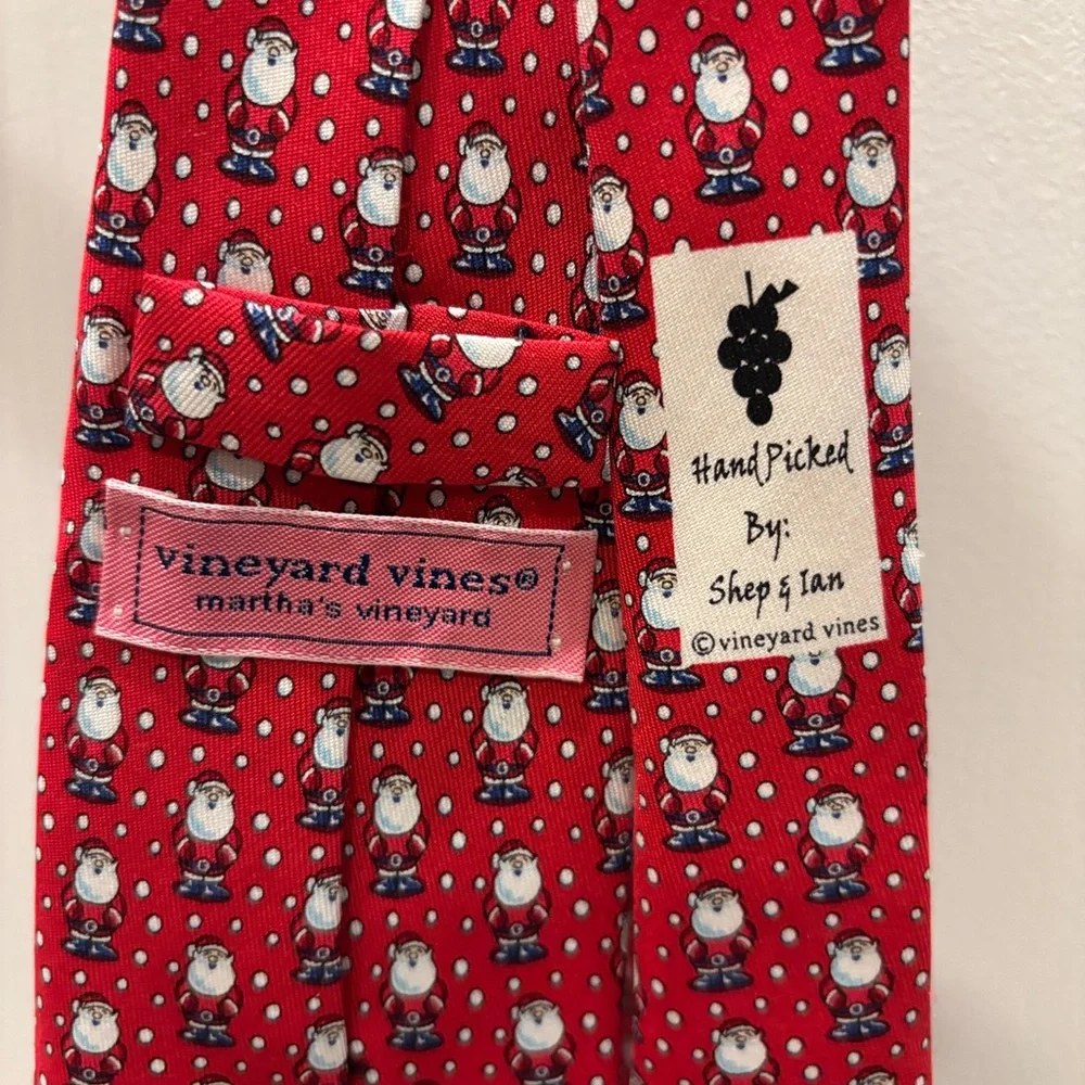 Vineyard Vines Santa/Christmas Tie